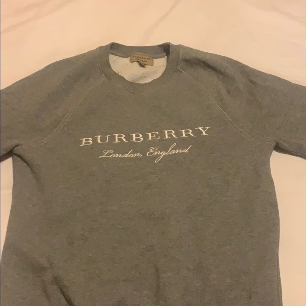 Burberry sweater size medium